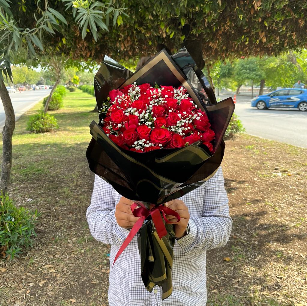 Büyüleyici 41 Kırmızı Gül Buketi