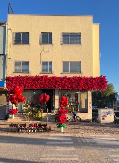 Yüreğir'in Çiçekçisi Nihat Petek Çiçekçilik Şehrimize Renk Katıyor!
