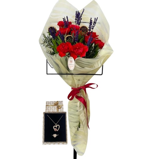 Kırmızı Karanfilin Kalbi