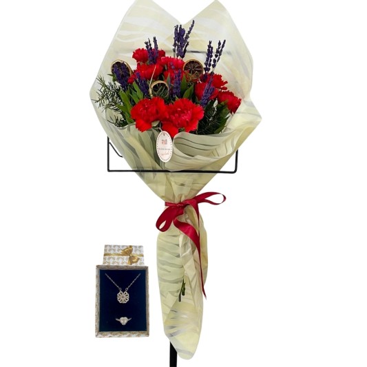 Kırmızı Karanfil Tutkusu