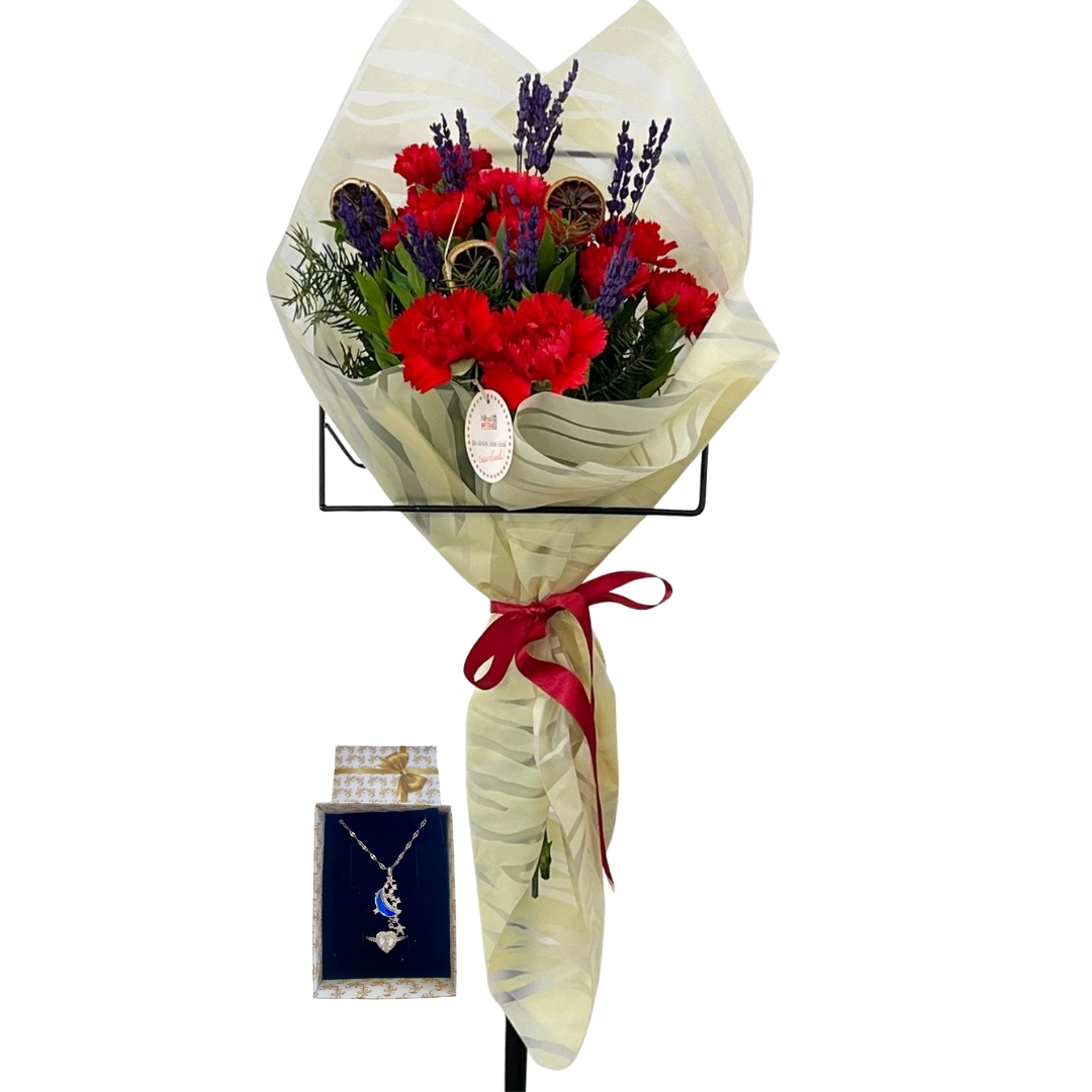 Ay Işığında Kırmızı Karanfil